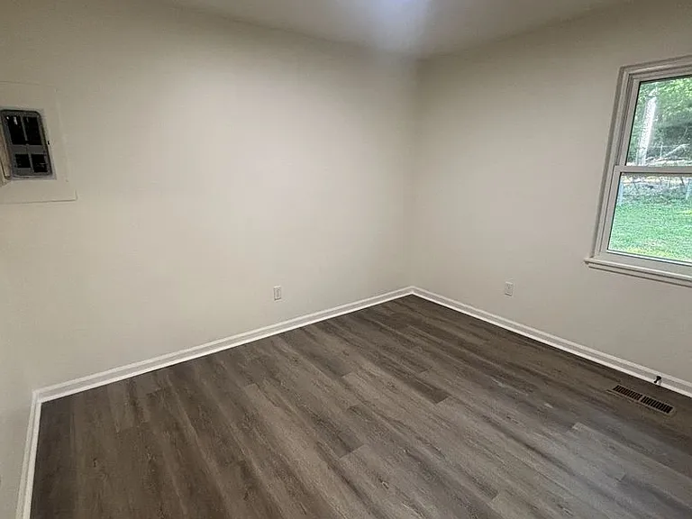 2535 Martin Cir — Photo 18
