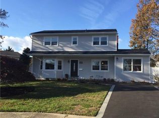 7 View Ct, Islip Terrace, NY 11752