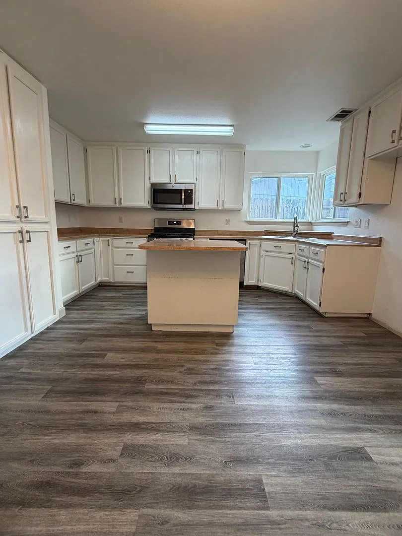 4 Bedroom home in Anderson — Photo 4