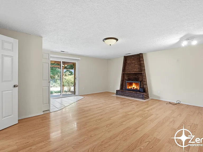 12719 NE 10th Ave — Photo 2