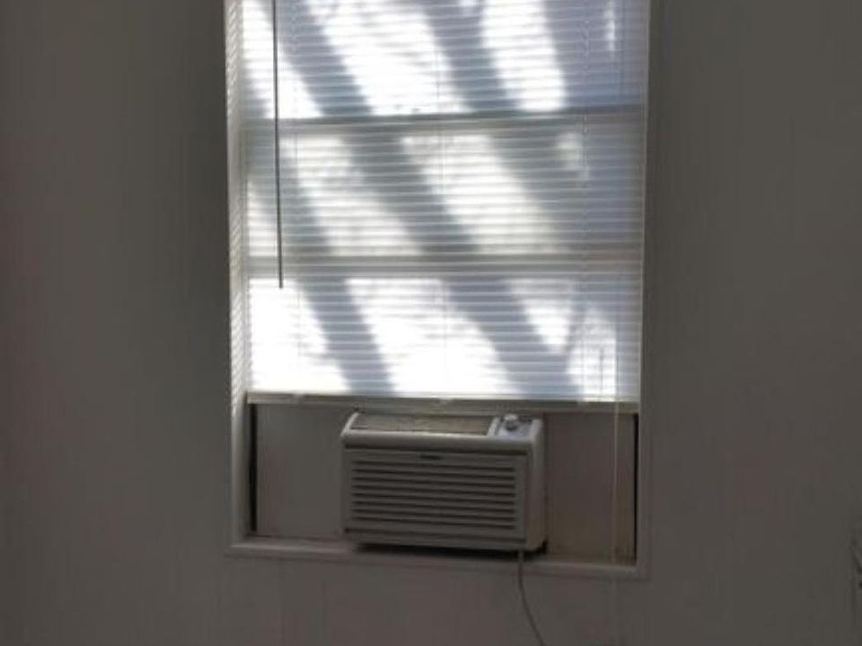 2nd image of 1303 E Snyder St #1303