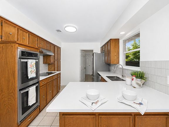 2nd image of 1401 San Gabriel Dr