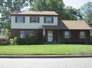 29 Oakleaf Ln, Toms River, NJ