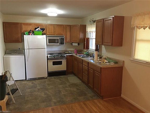 2nd image of 1422 Corregidor St