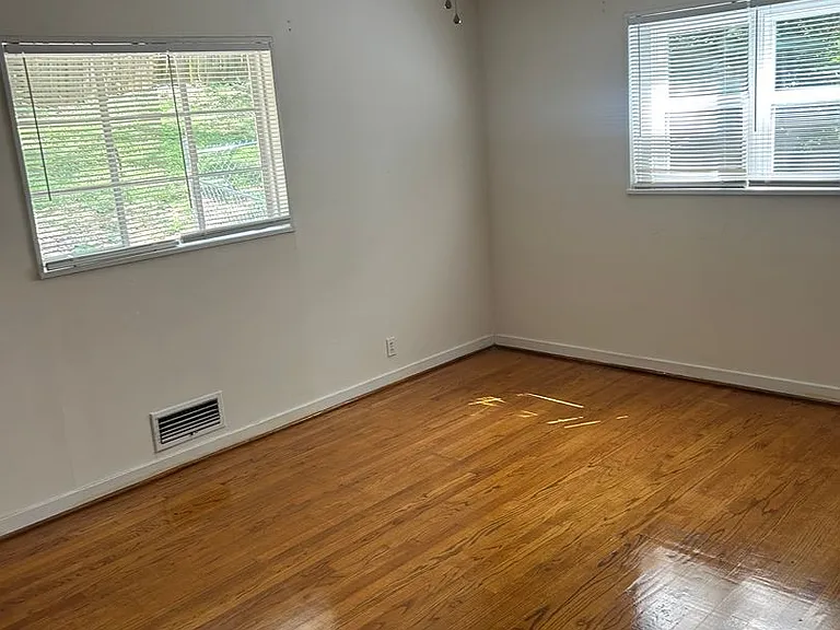 1525 Melrose Pl — Photo 6