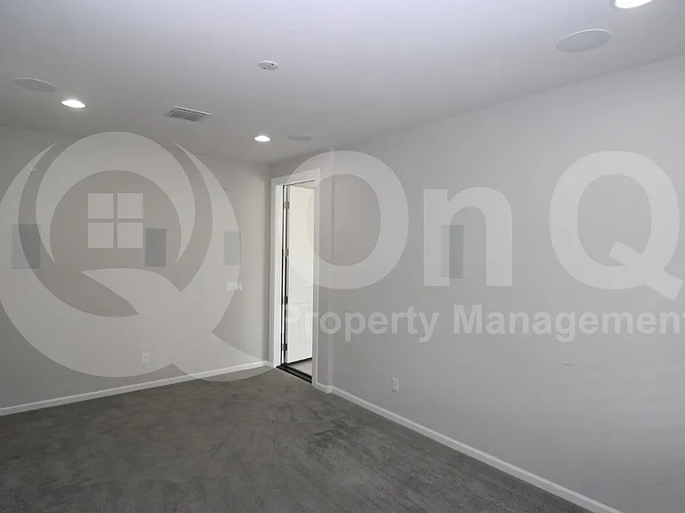 275 E Honeysuckle Pl — Photo 9
