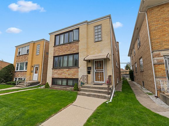 3rd image of 7237 W Belmont Ave