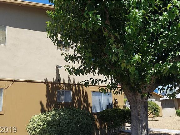 5th image of 3821 Daisy St #28