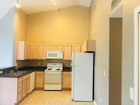 2nd image of 14477 Vauxhall Dr