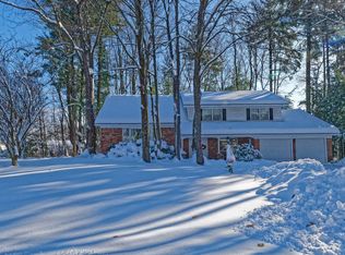 1222 Godfrey Ln, Niskayuna, NY 12309