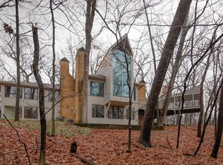 1413 White Oak Dr, Kalamazoo, MI