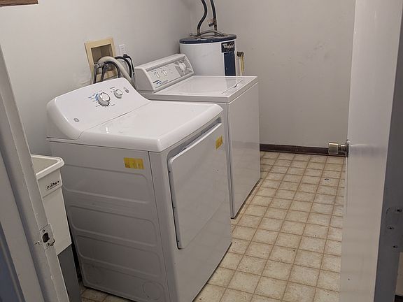 5th image of 17945 Phyllis St