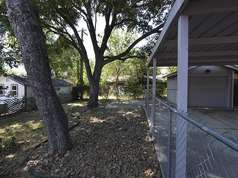 423 W Huisache Ave — Photo 14