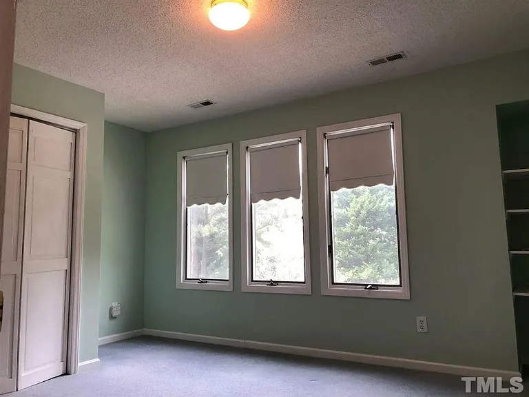 1010 Kingsway Dr — Photo 18