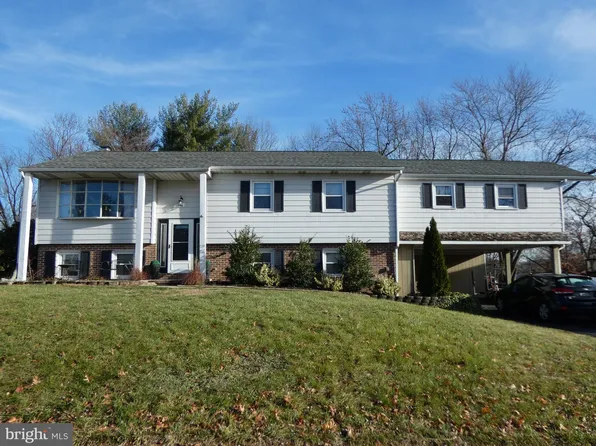 405 Maplewood Dr, Douglassville, PA 19518