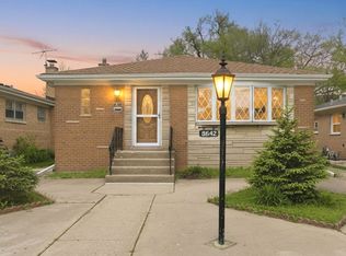 8642 Gross Point Rd, Skokie, IL 60077