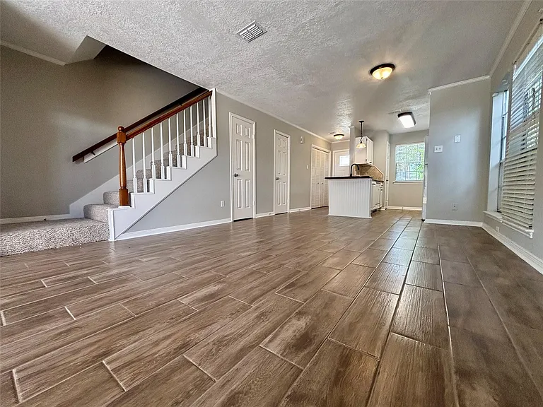 2030 Plantation Dr #B1 — Photo 4
