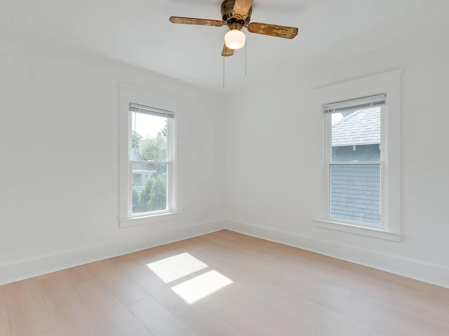 4 bed, 1.5 bath, 1440 sqft, $2,050 — Photo 4