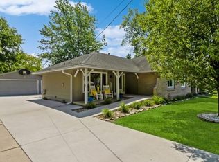 4025 75th St, Urbandale, IA 50322