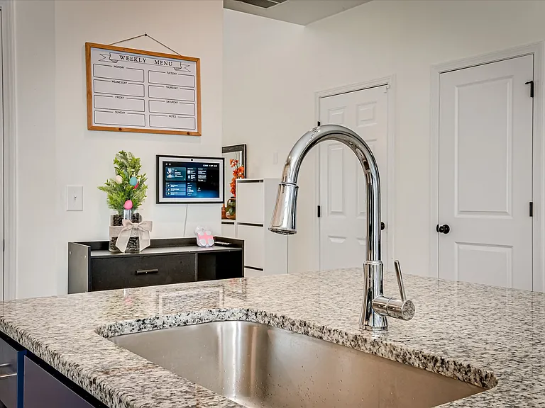 251 Haverford Dr — Photo 4