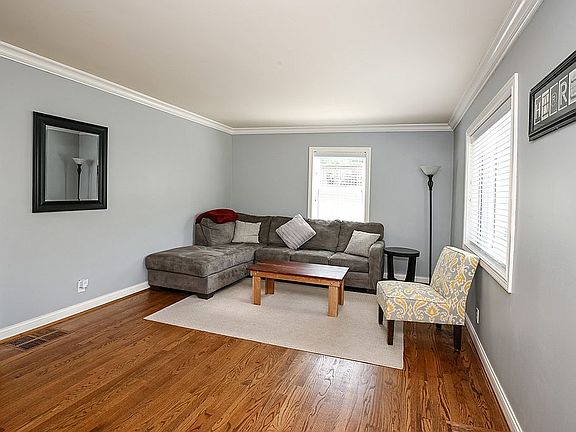 4th image of 60 Arlington Pl