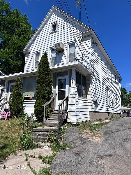 2nd image of 2311 Guilderland Avenue