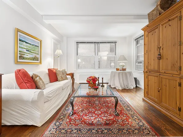 215 E 73rd St #1G, Manhattan, NY 10021
