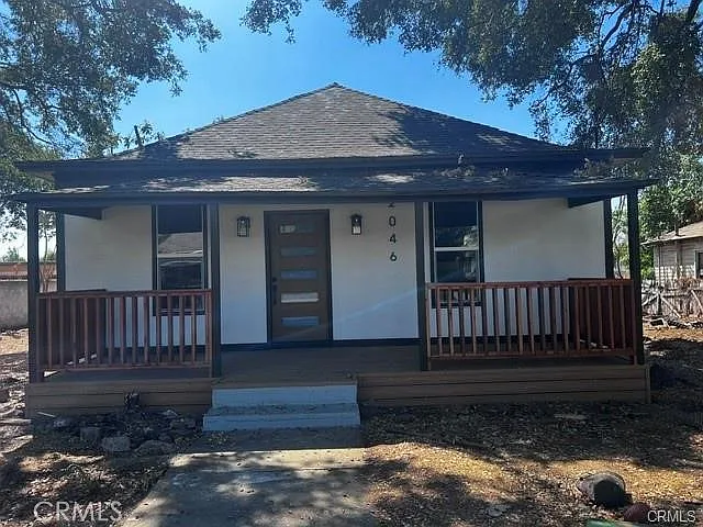 2046 Walnut St — Photo 1