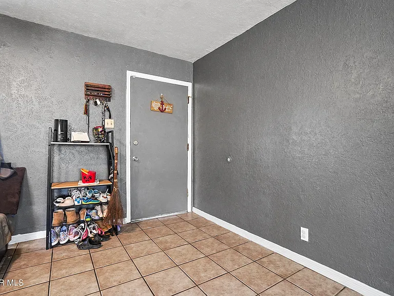 5516 Fairbanks Dr — Photo 5
