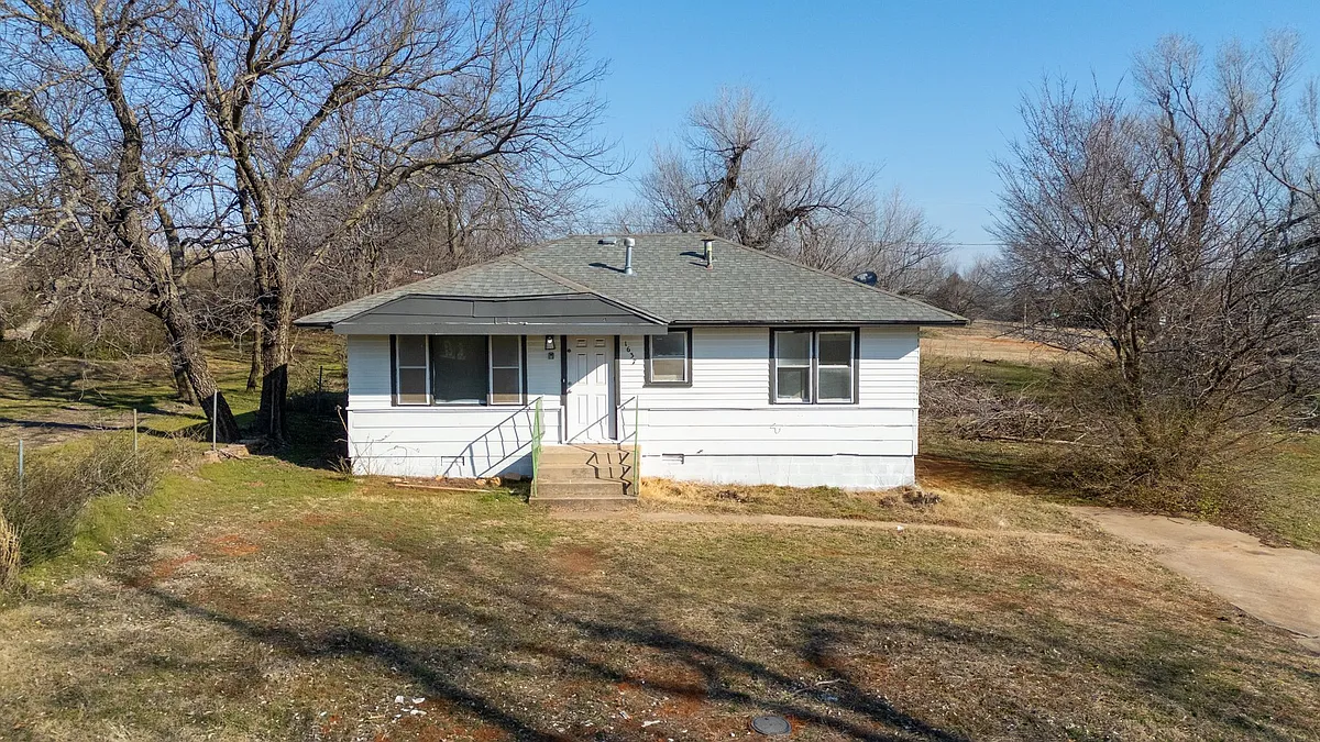Building Photo - 1637 Bishop Bobby L Williams Dr