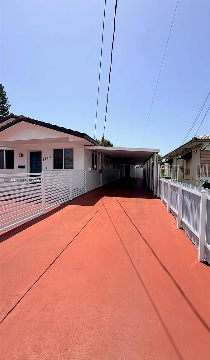 Amnd Miami Suburban Acres — Photo 2