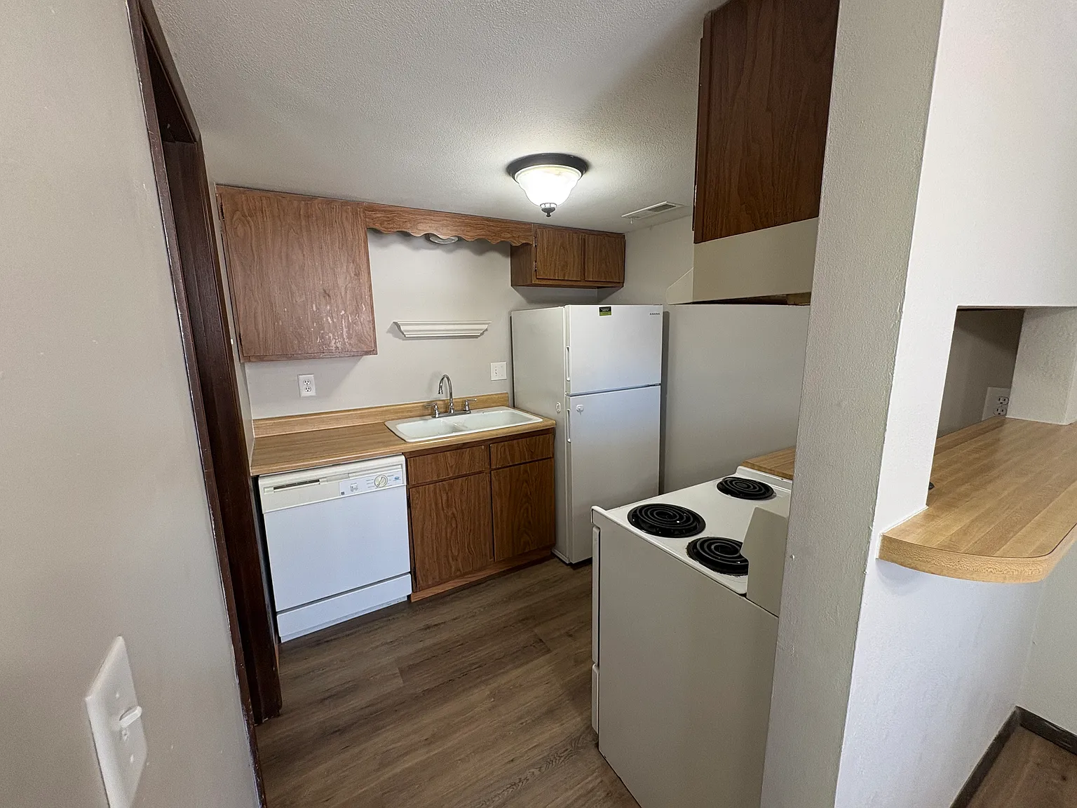 2 bed, 1.5 bath, 900 sqft, $899 — Photo 3