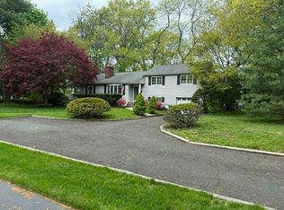 116 Morningside Rd, Paramus, NJ 07652