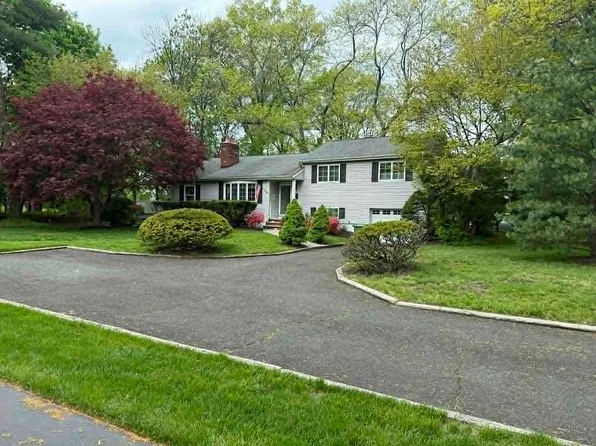 116 Morningside Rd, Paramus, NJ 07652