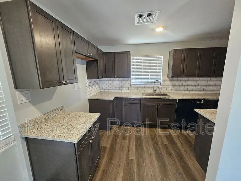 524 W 3rd Pl — Photo 4