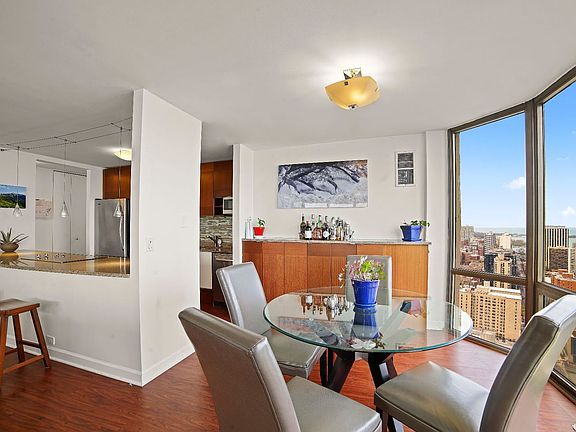 4th image of 2650 N Lakeview Ave APT 4110