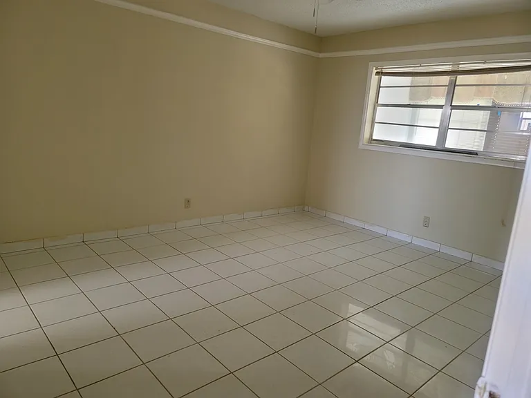 5061 W Oakland Park Blvd #305 — Photo 8