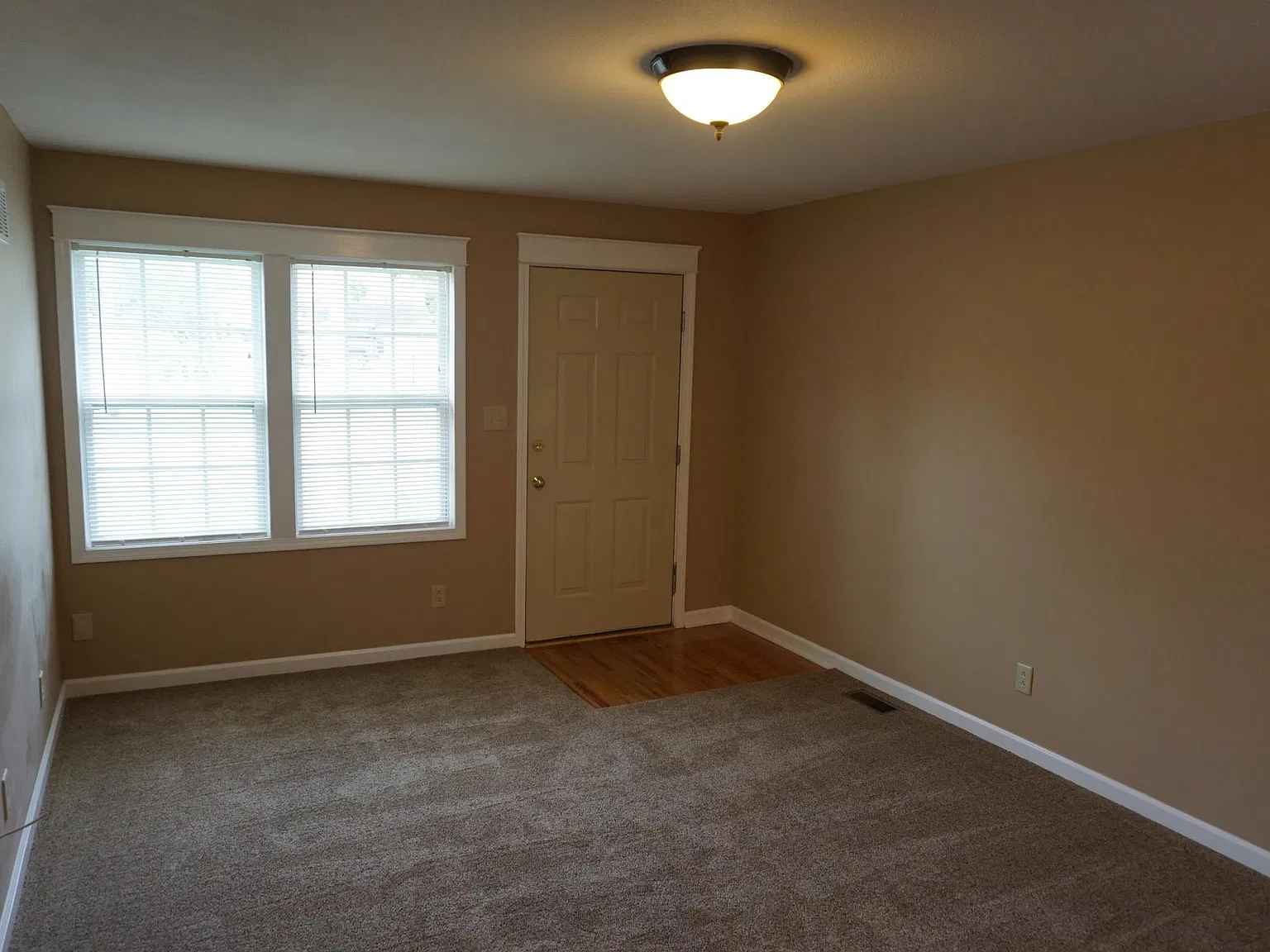 4 bed, $1,900 — Photo 4