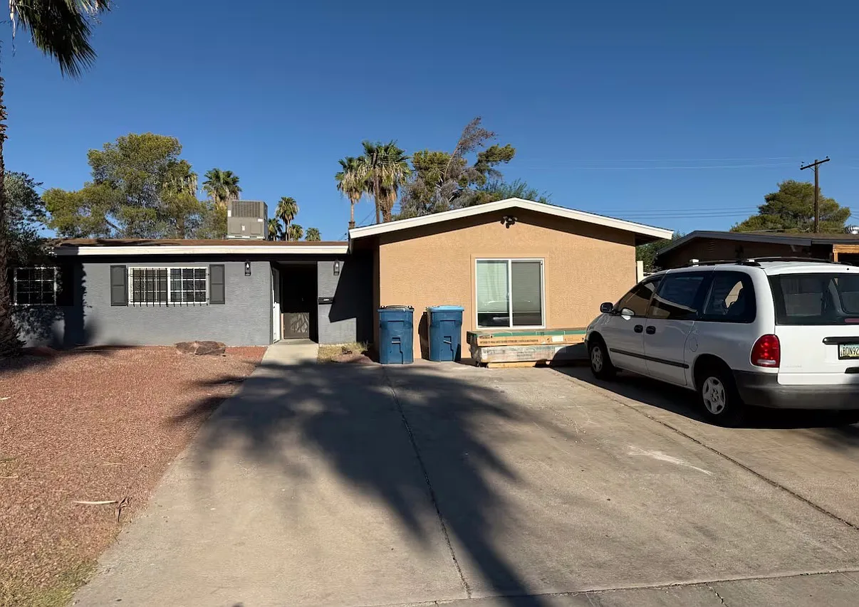 5 bed, 2500 sqft, $675 — Photo 1