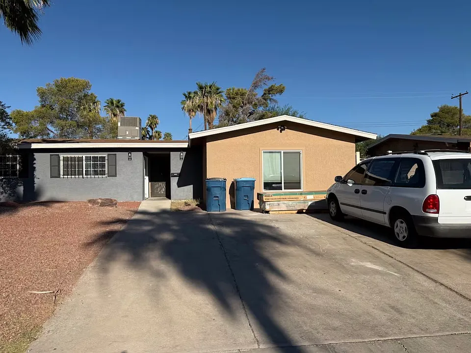 2889 Escuela St