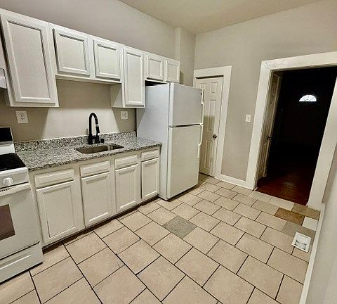 4th image of 3099 Wolcott Ave