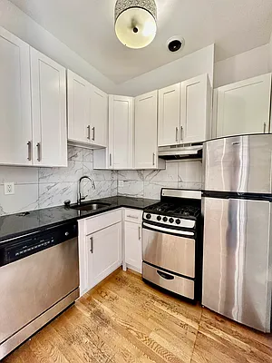 Rented by City Connections Realty | media 6