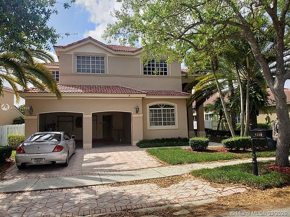 2nd image of 1228 Camellia Cir #1228
