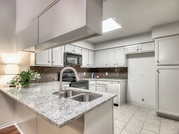 4th image of 3636 Greenacres Dr #101