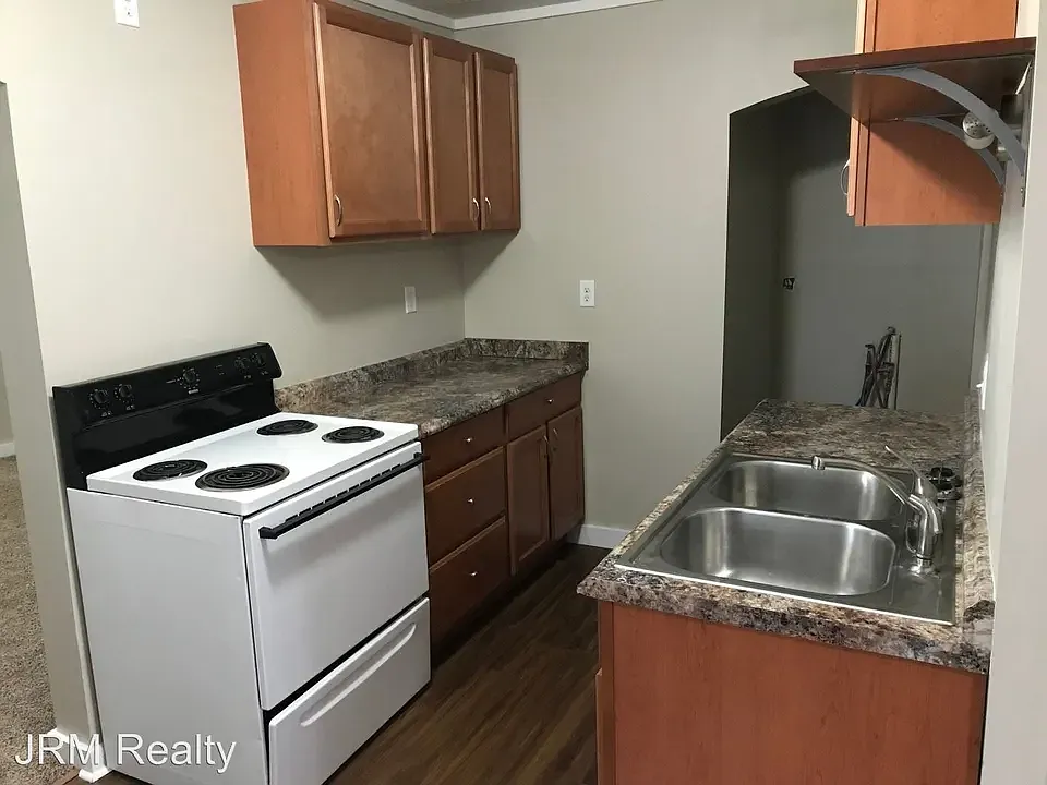 2 bed, 700 sqft, $900 — Photo 2