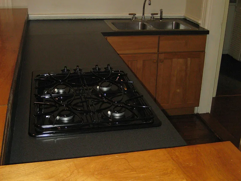411 E Huntingdon St — Photo 9