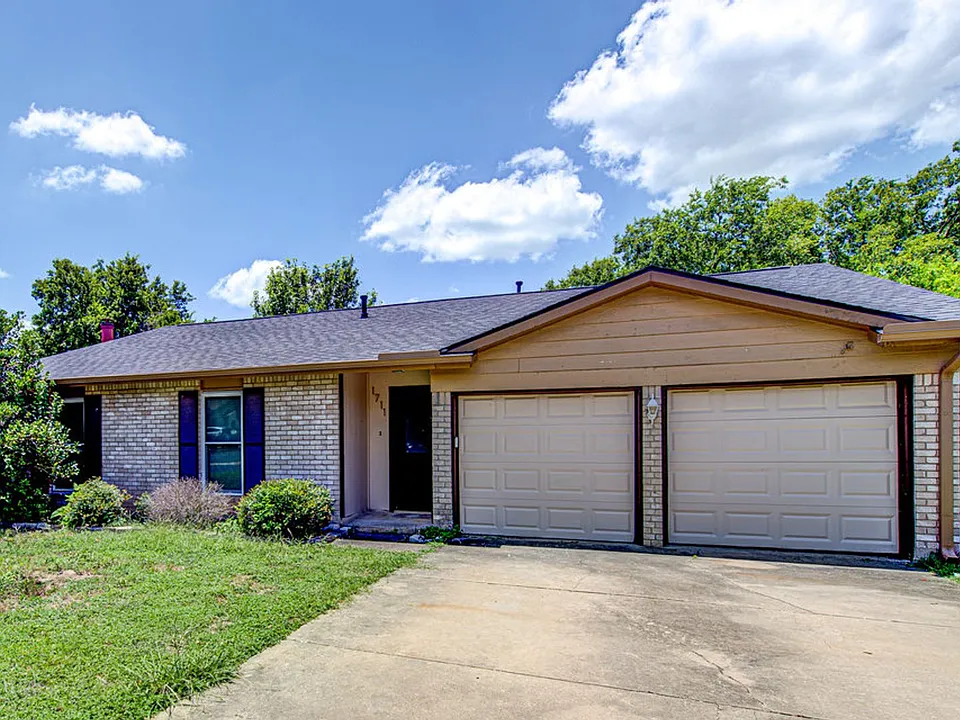 1711 Cricket Hollow Dr