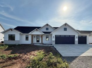 N8864 Galway Ln, Menasha, WI 54952