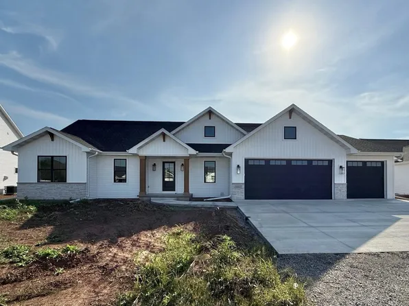 N8864 Galway Ln, Menasha, WI 54952