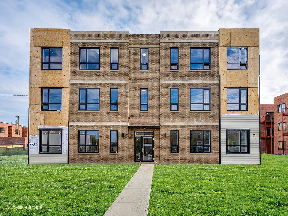 6537 W Dickens Ave #3W